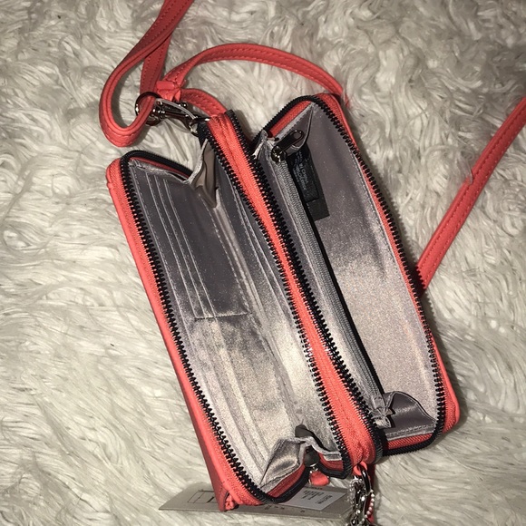 🔥Kenneth Cole Crossbody wristlet handbag🔥 - Picture 5 of 7